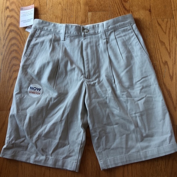 NWT mens dockers shorts size 30 light khaki classic fit - Picture 1 of 5